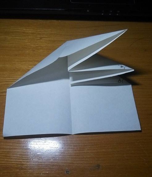 [简单的纸飞机怎么折飞得远]简单的纸飞机怎么折飞得远飞得久