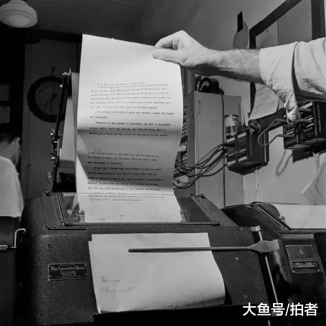 表情包电报员-电报你好怎么打