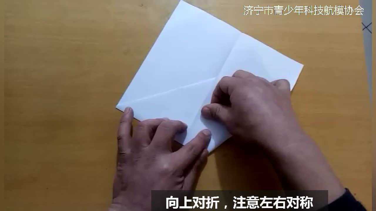 纸飞机怎么玩的视频-纸飞机还能这么玩?教你